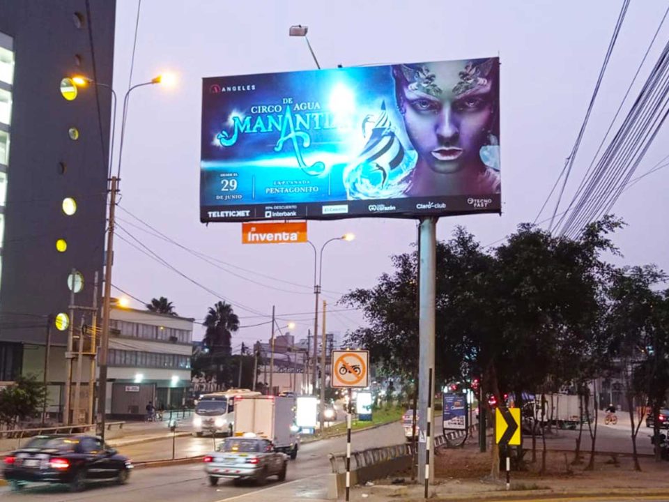 El Circo del Agua Manantía: Campaña en Torres Minipolares - Inventa Publicidad