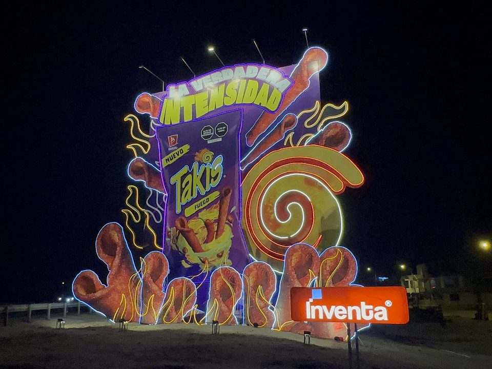 Panel Carretero Takis en Panamericana sur - San Bartolo - Campaña Verano 2025 - Inventa Publicidad