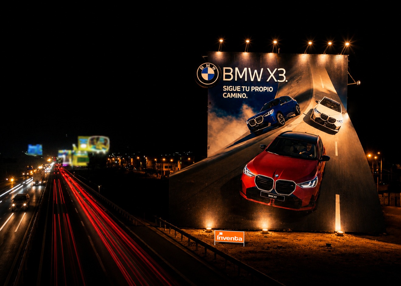 Panel publicitario iluminado con luces LED para campaña BMW X3 verano 2026