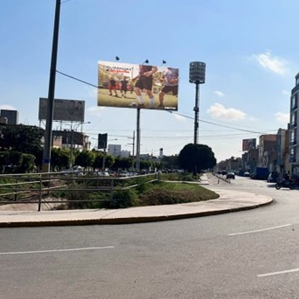 Panel Publicitario Minipolar en Chiclayo CHI 004-U. Ubicación: Calle Miguel Grau cruce con Calle Sarmiento. Impactos: 6,280,091
