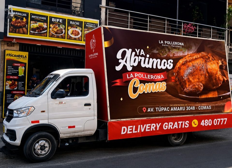 Valla Móvil Publicitaria para La Pollerona: Publicidad Exterior de Alto Impacto en Lima